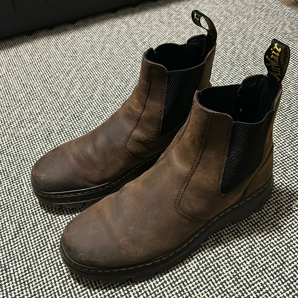 DR. MARTENS EMBURY